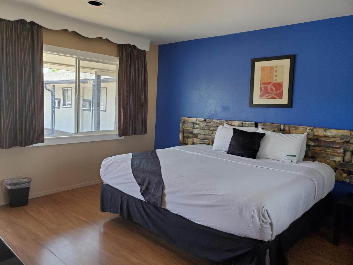 Pinecrest Inn & Suites Флагстафф Экстерьер фото